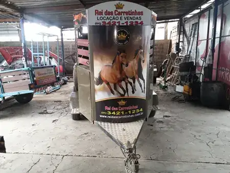 Carretinha para transporte de cavalos