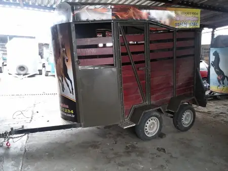 Carretinha para 2 cavalos com divisória