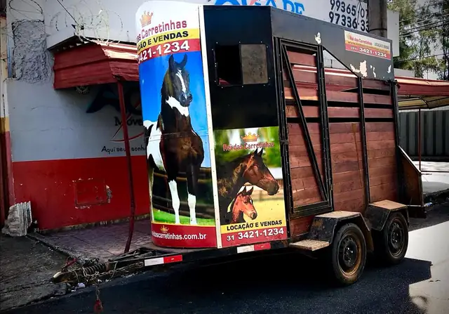2 animais com toldo para alugar, código C481