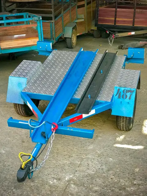 Carretinha para 1 moto para alugar, código C487