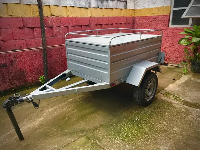 Baú com tampa superior e traseira à venda, código C04